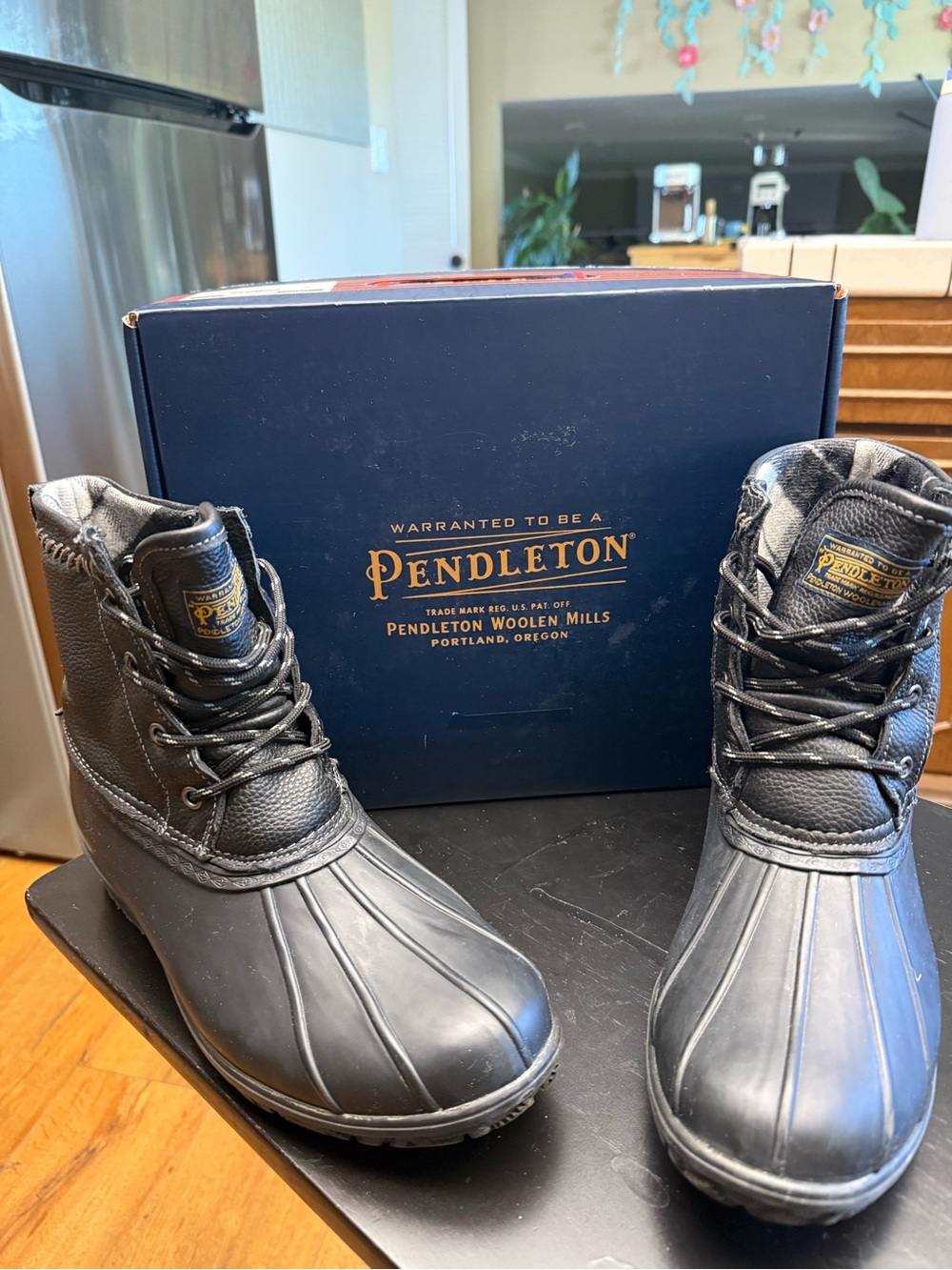 Women’s Pendleton Leather Duck Boot - Size 9